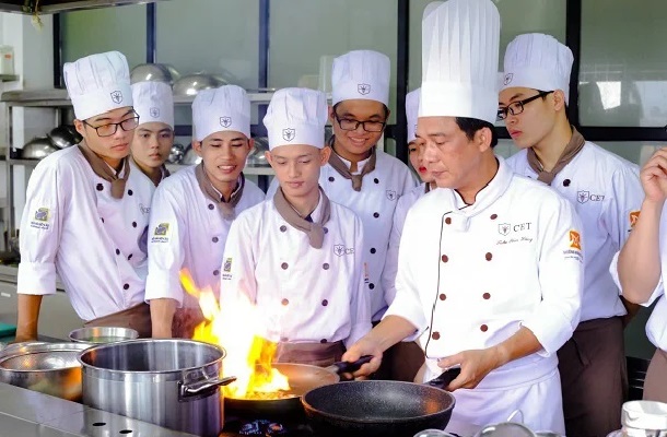 Học nấu ăn ở TPHCM - Trường Trung cấp Kinh tế và Du lịch 