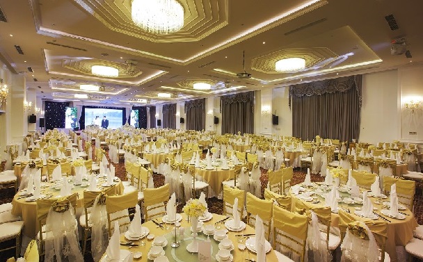 Nhà hàng tiệc cưới giá rẻ ở TPHCM - MerPer Crystal Palace