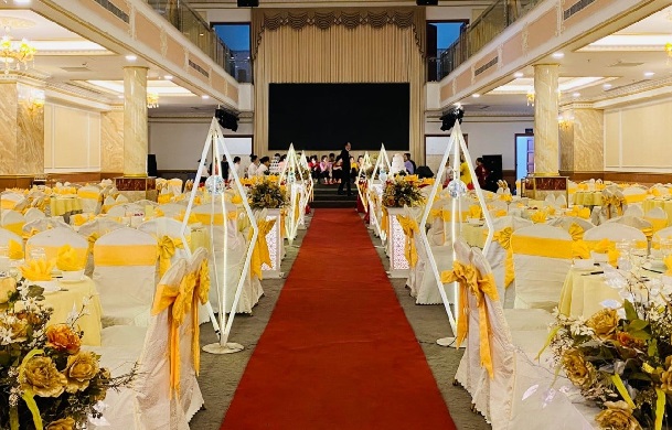 Nhà hàng tiệc cưới giá rẻ ở TPHCM - Tân Sơn Nhì Golden Center