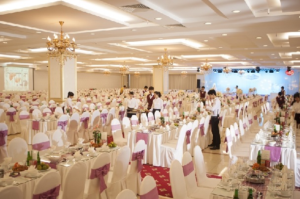Nhà hàng tiệc cưới giá rẻ ở TPHCM - Nhà hàng Uyên Ương